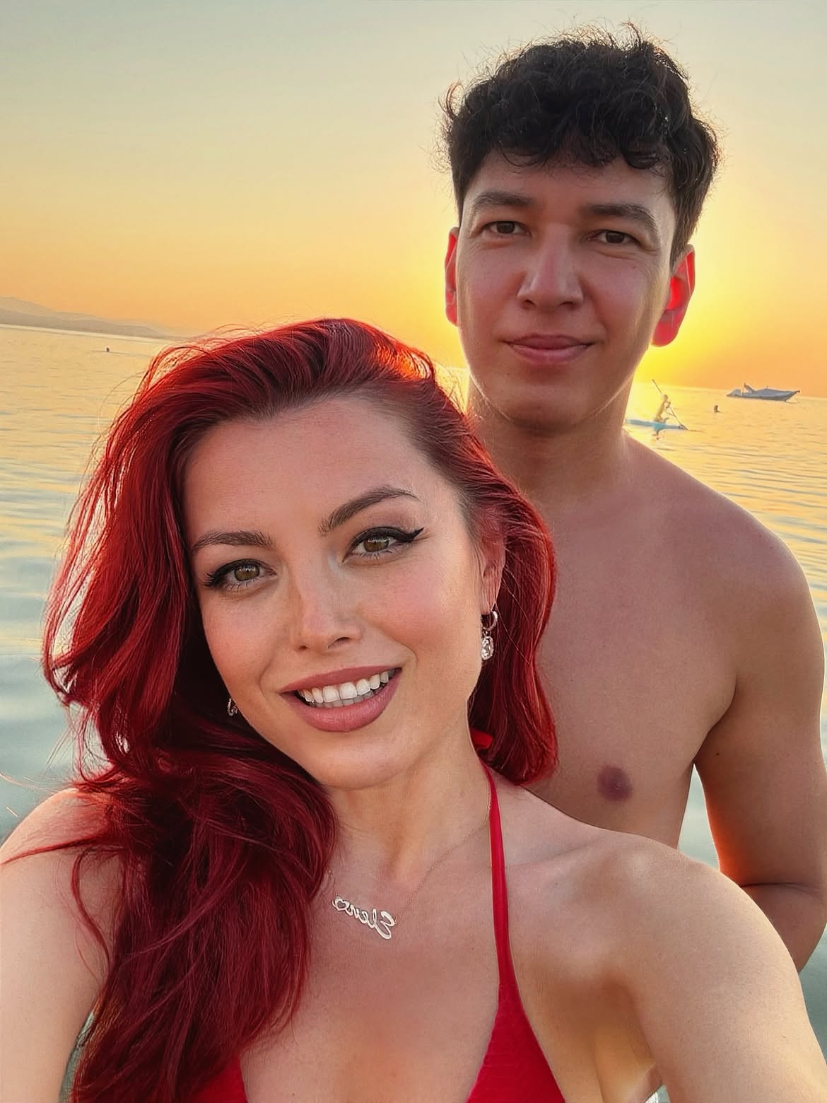 Elena Gheorghe, apariție spectaculoasă pe plajele din Grecia. Regula strictă pe care artista o respectă în vacanță
