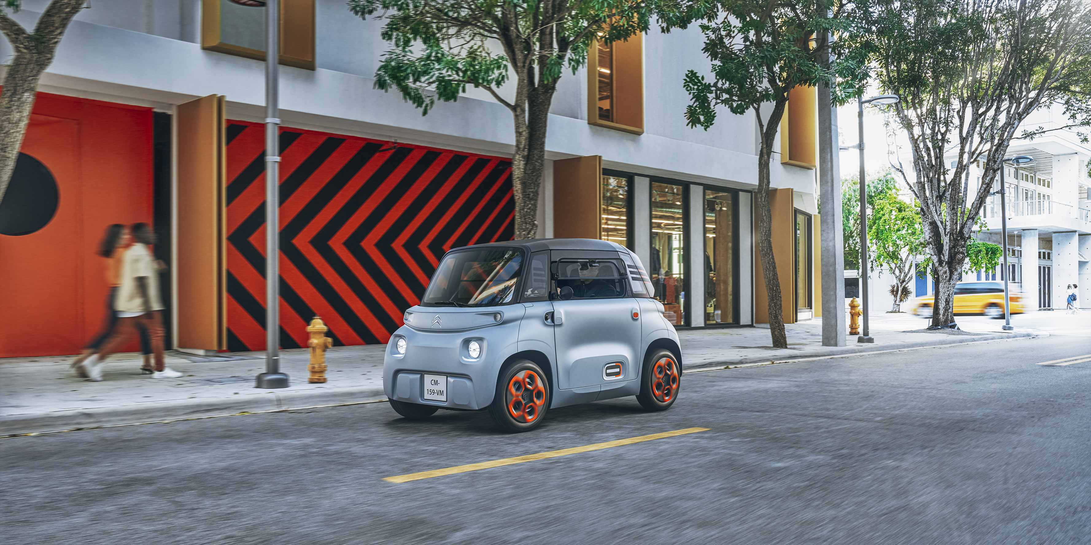 VIDEO/FOTO | Francezii au lansat cel mai ieftin automobil electric din Europa. Costă 6.000 de euro, are o autonomie de 70 km și poate fi condus fără permis