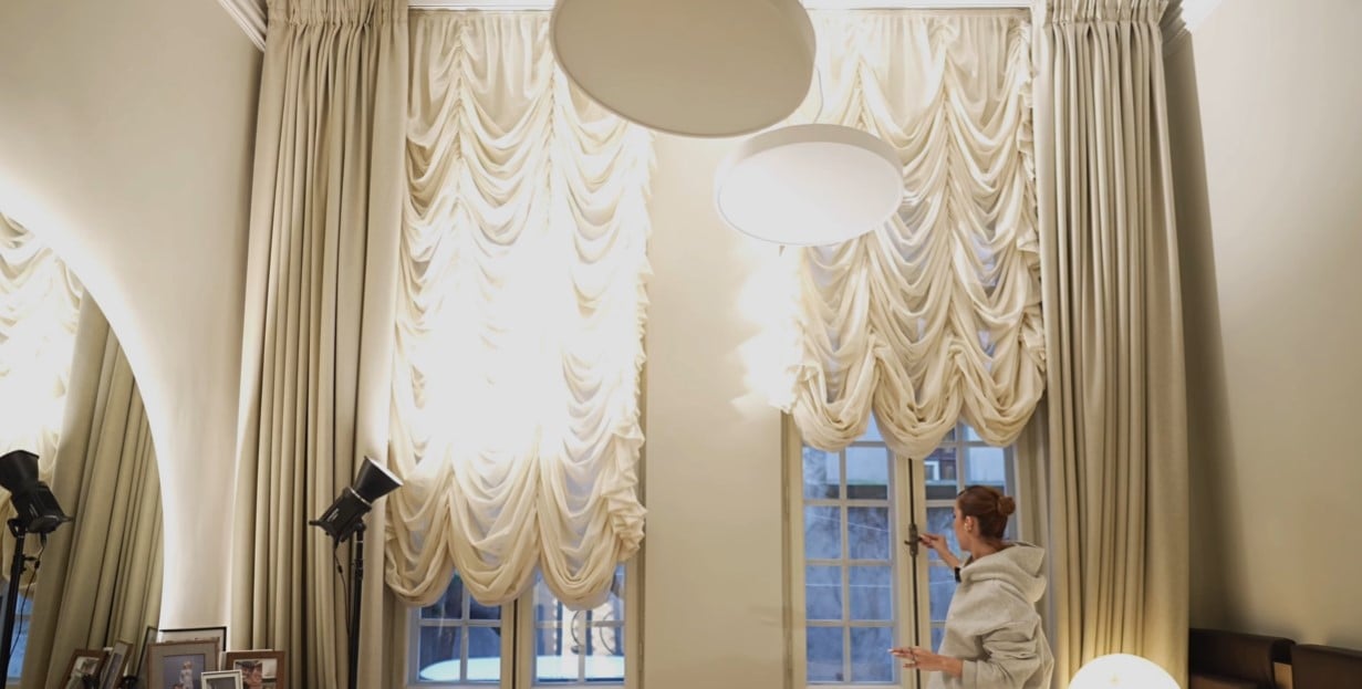 Imagini cu casa din București în care locuiește Alina Ceușan. Sora ei s-a ocupat de design și doar în reviste mai vezi așa ceva