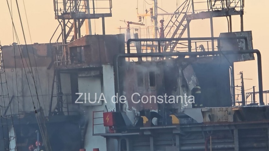 Incendiu puternic în Portul Midia, unde o navă încărcată cu minereu a luat foc. Ce au distrus flăcările