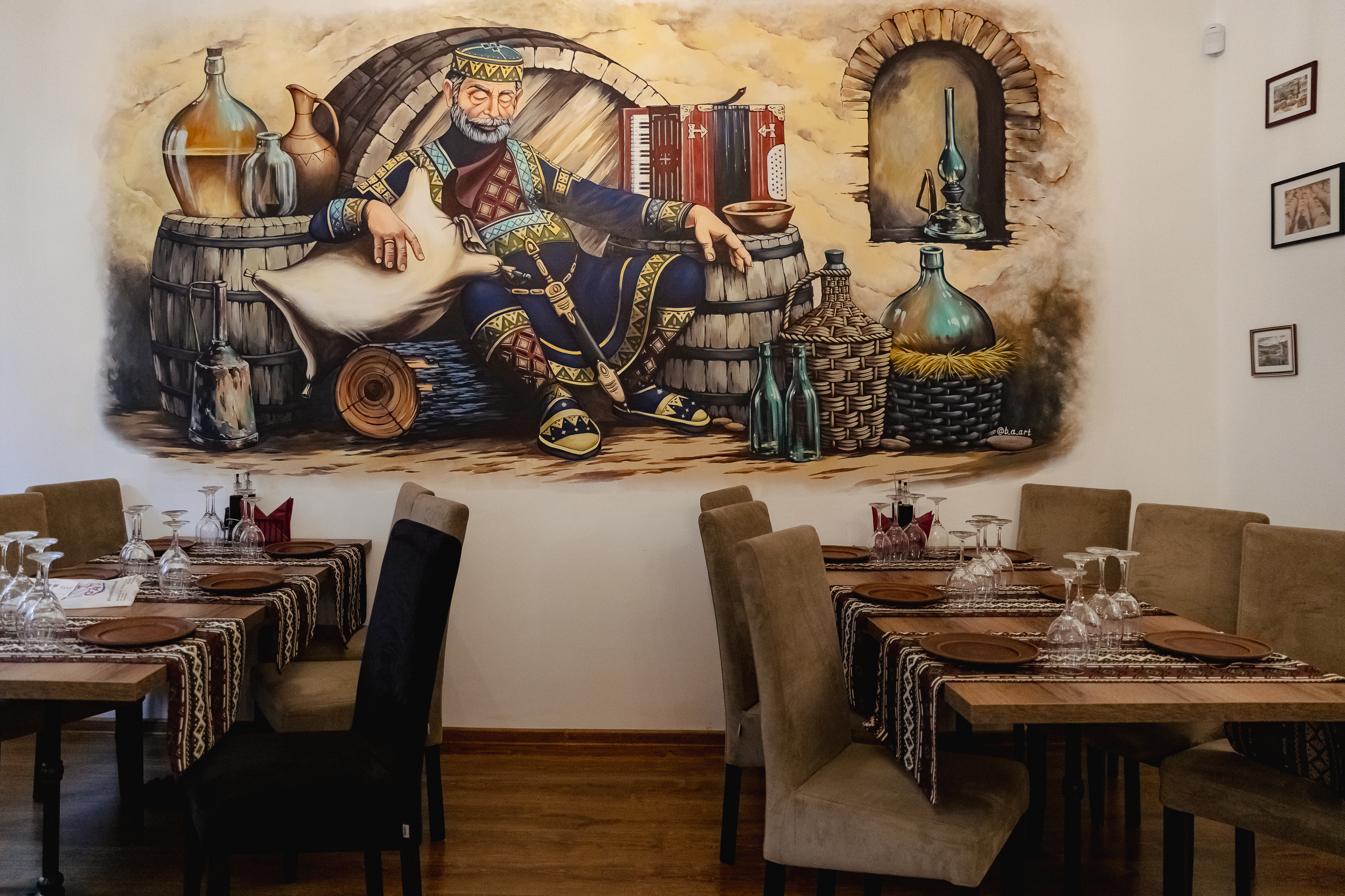„Românii au încă probleme cu ospitalitatea. La bucătărie și servicii mai aveți de lucru”. Interviu cu un venerabil șef de restaurante venit la București să deschidă un local. La el a mâncat și Putin