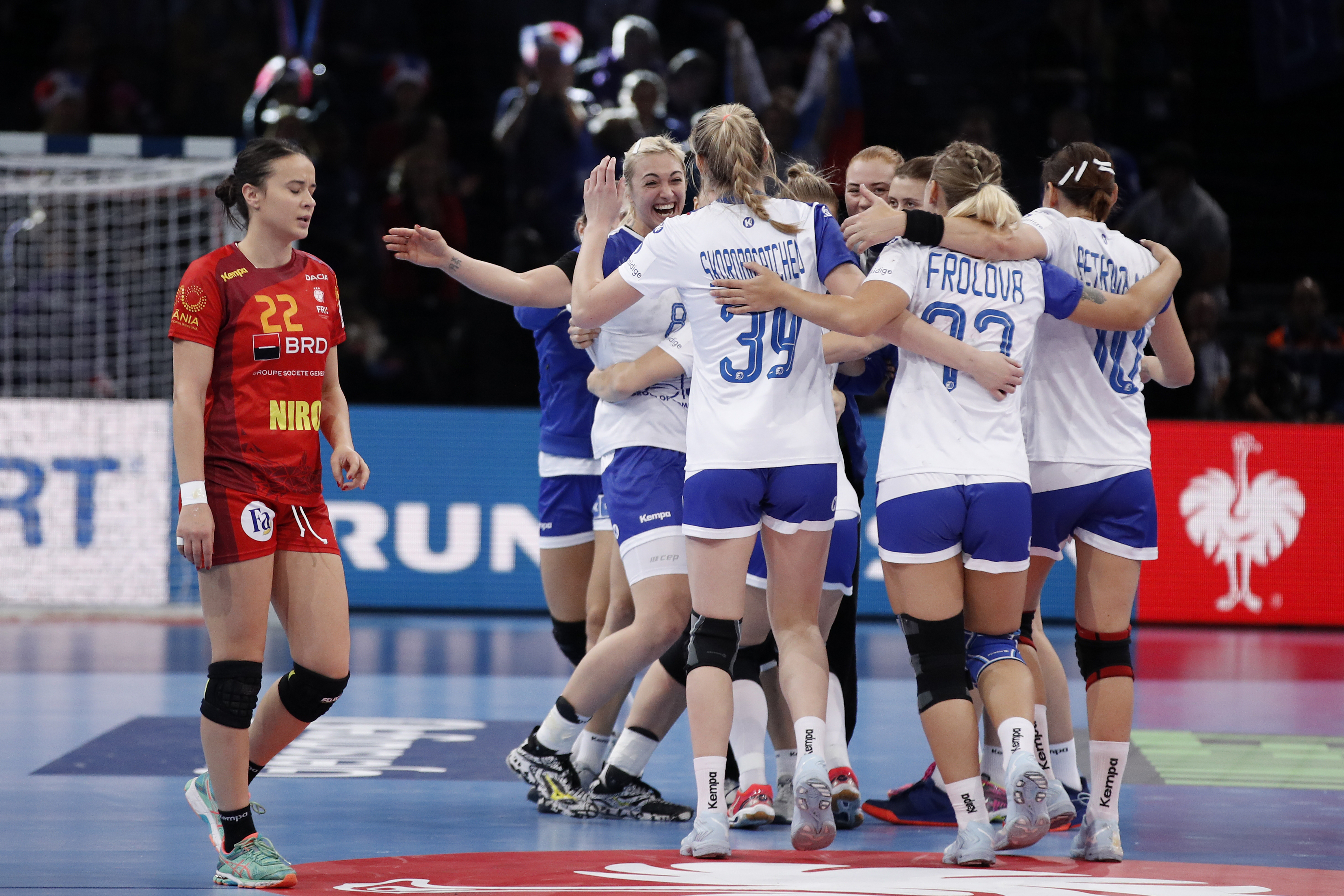 România - Rusia 22 -28. Tricolorele au pierdut fără drept de apel în semifinalele Euro 2018 de handbal feminin. Duminică, finala mică pentru bronz | VIDEO&GALERIE FOTO