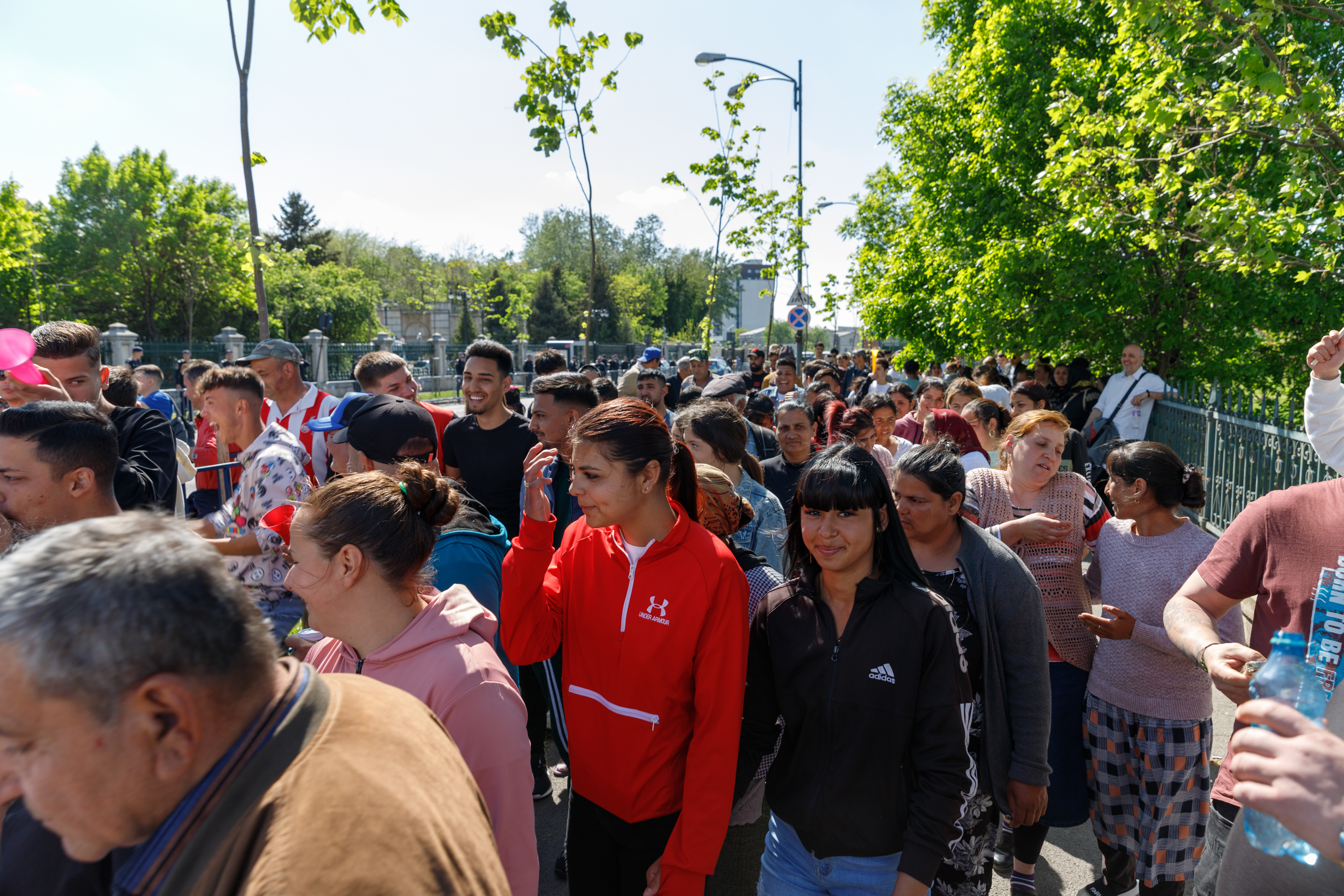 REPORTAJ. Am mers patru ore alături de protestatarii AUR. Ce i-a motivat să vină de la sute de km distanță la chemarea singurului lider de partid din România care e pomenit de susținători pe numele mic: „George”