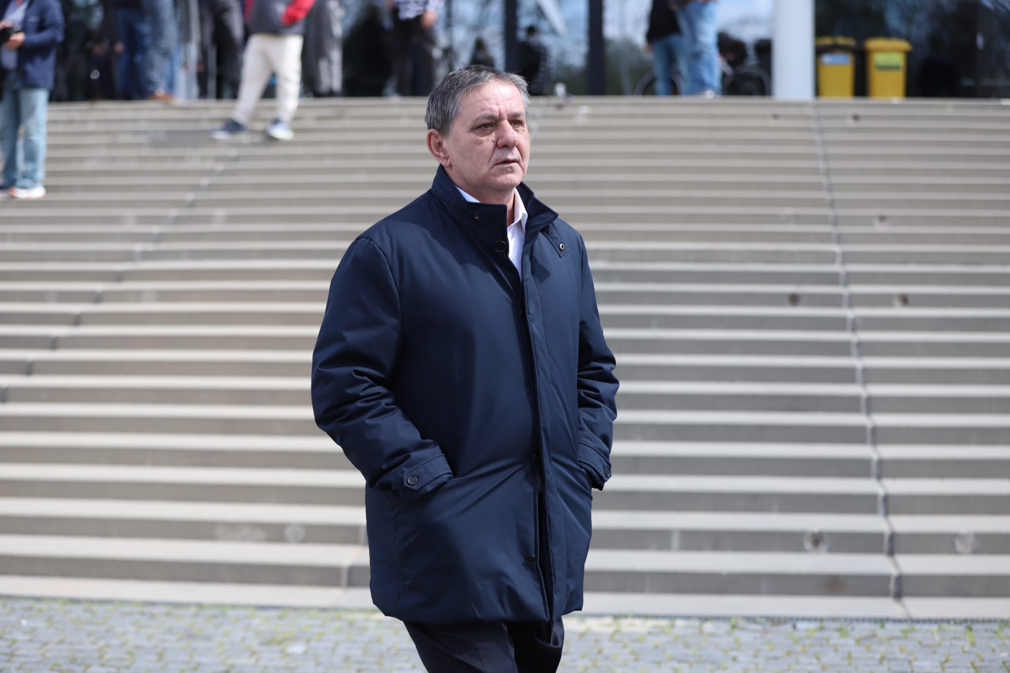 Livetext Mii de români își iau adio de la Mircea Lucescu la Arena Națională înainte de funeraliile cu onoruri militare / „Leucemia i-a provocat și grăbit sfârșitul”