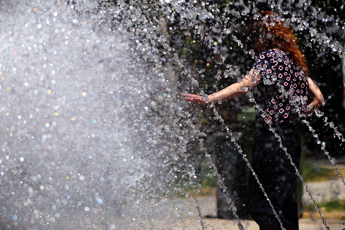 IMAGINI din Bucureștiul aprins de caniculă. A treia zi cu temperaturi de peste 35 de grade Celsius