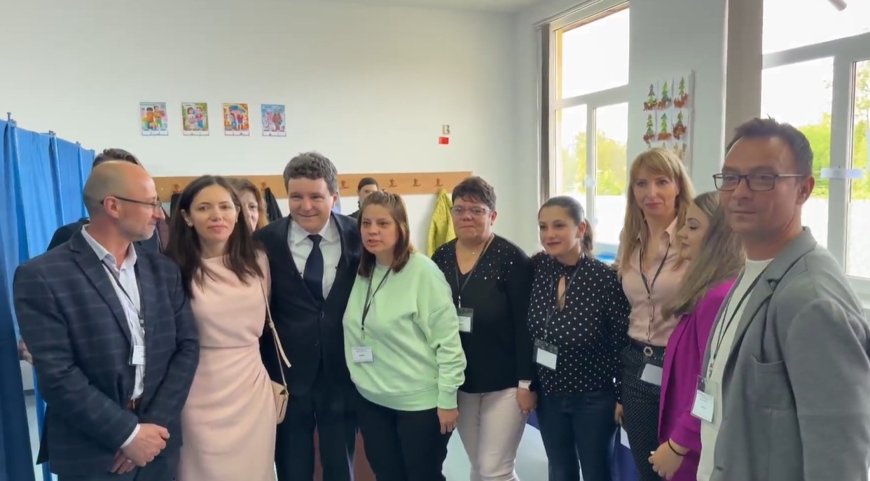 Ce a spus Iulia Albu despre ținuta purtată în ziua votului de Mirabela Grădinaru, partenera lui Nicușor Dan