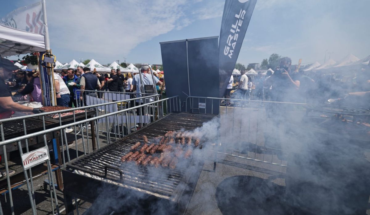 Primul festival al micilor în București: o echipă de bucătari a doborât recordul pentru cel mai lung mic realizat vreodată