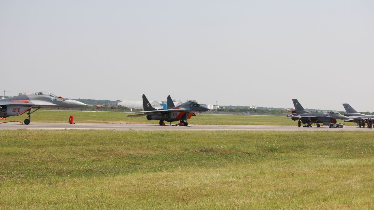 UPDATE | FOTO&VIDEO/ BIAS 2017, spectacol la înălțime! Peste 100 de avioane pe cerul Capitalei, la cel mai mare show aviatic din România. Final spectaculos!