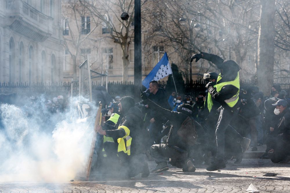 UPDATE | Noi violențe la protestele „vestelor galbene” în Paris! Peste 100 de oameni au fost reținuți | FOTO&VIDEO