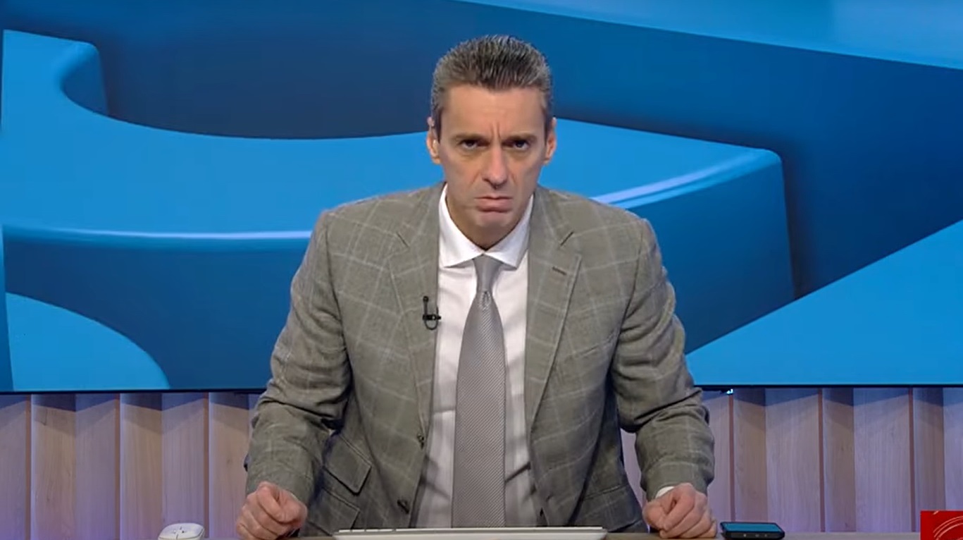 Ce a primit Mircea Badea acasă după ce a comandat trei iaurturi pe o aplicație mobilă: „Ce ați făcut, bă?”