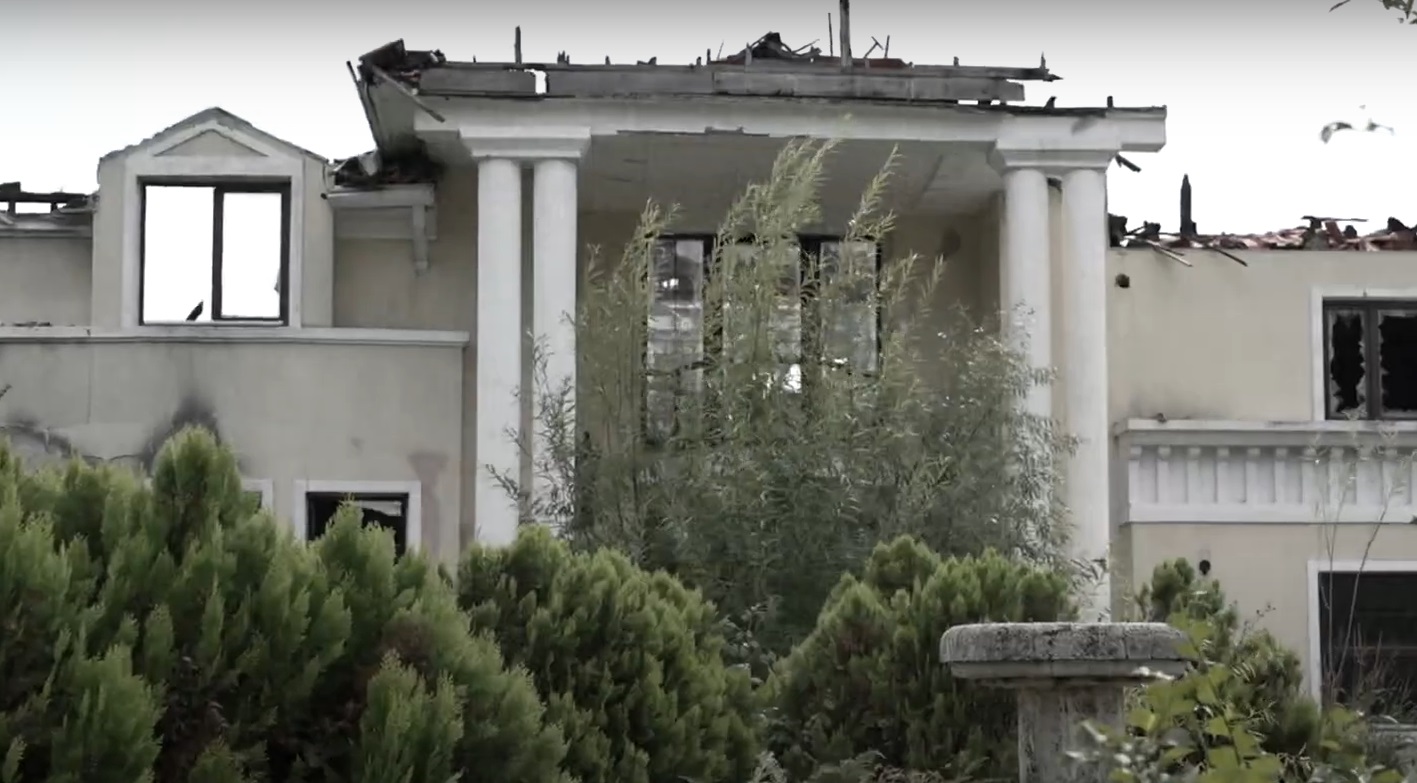 Ce a găsit Irinel Columbeanu în vila din Izvorani: „Irina a rămas cea mai prețioasă amintire a mea”. Casa a ajuns o ruină, după ce a ars 9 ore