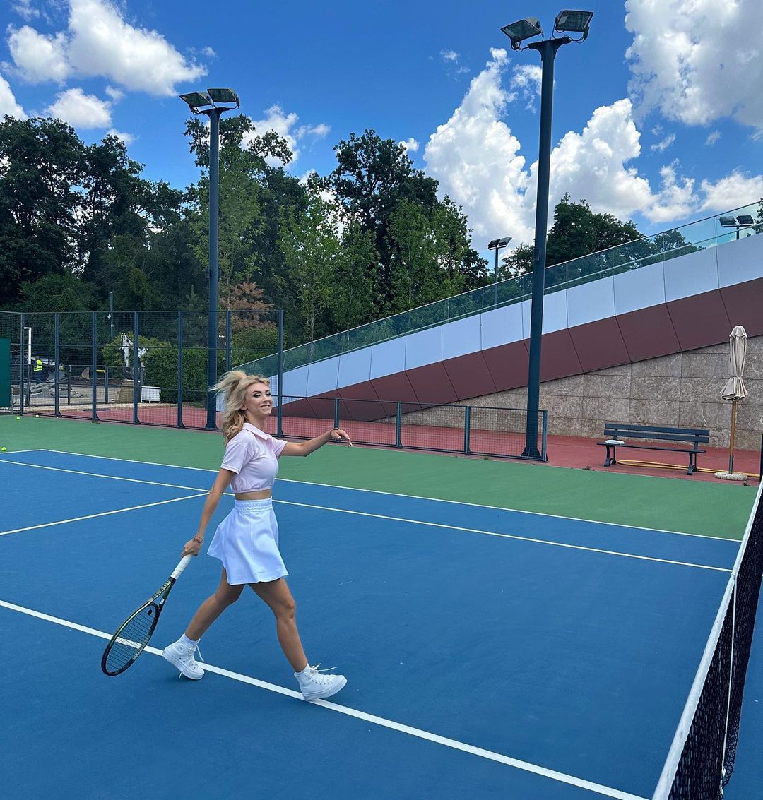 Andreea Bălan ia lecții de tenis de la iubitul ei. Artista radiază de fericire alături de Victor Vlad Cornea