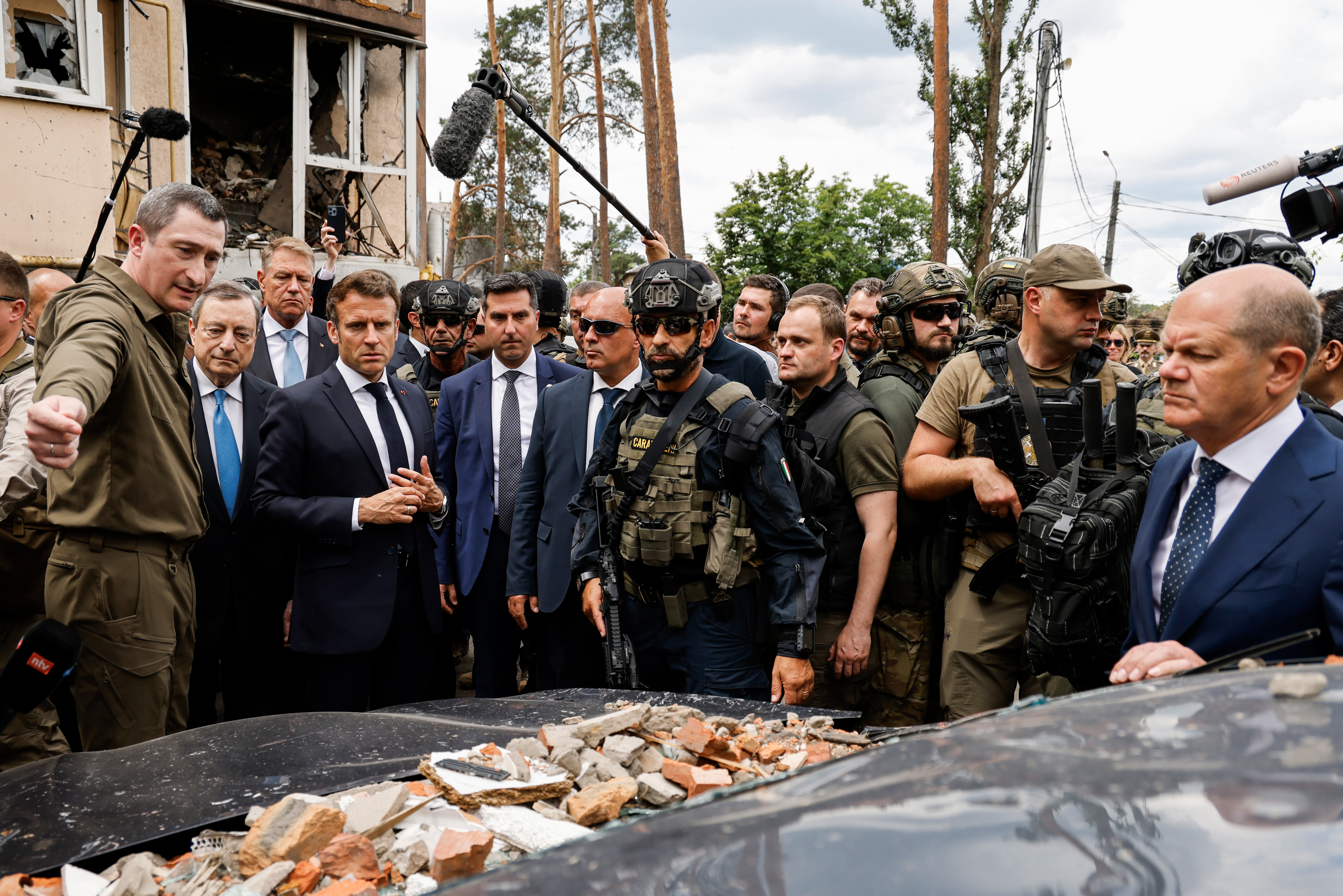 Cei patru lideri UE, primiți de Zelenski la Kiev. Iohannis, după vizita de la Irpin: „Nu există cuvinte care să descrie tragedia inimaginabilă”