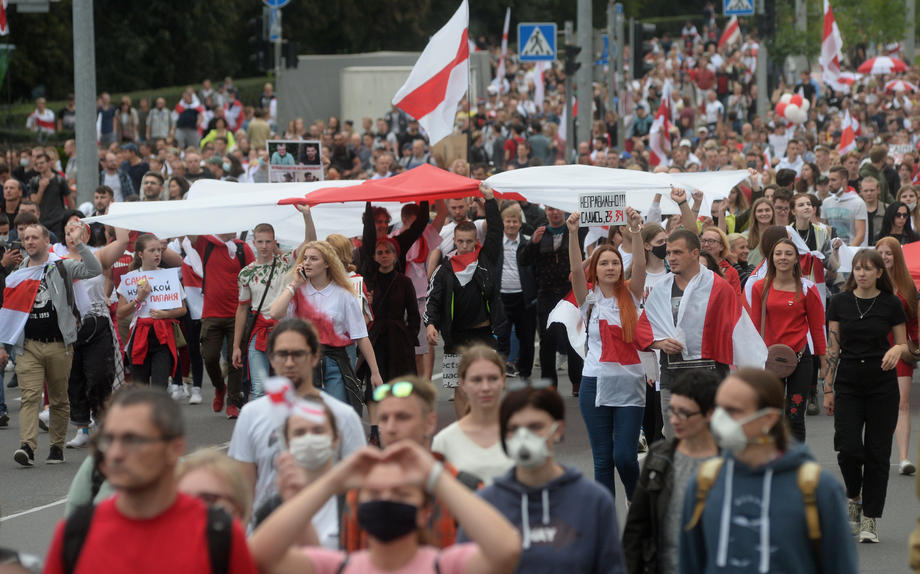 Protest uriaș la Minsk, în a patra săptămână de manifestații anti-Lukaşenko. Peste 30 de oameni au fost arestaţi