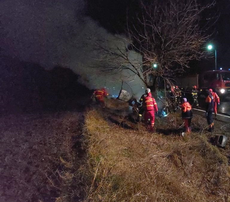 Șoferiță de 30 de ani arsă de vie în mașina care s-a aprins ca o torță, la Andrășești, în Ialomița