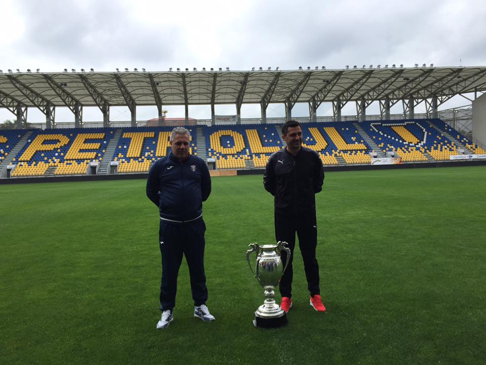 Șumudică și Claudiu Niculescu au făcut glume la poza oficială a finalei Cupei României / FOTO