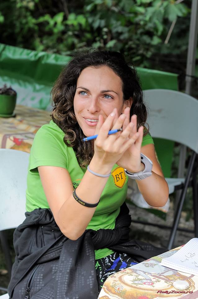 La dreapta - femei, la stânga - femei. Chipurile frumoase de la Raliul Transilvaniei 2019. Victorie pentru Simone Tempestini. Mihaela Dobranici, pe locul 9