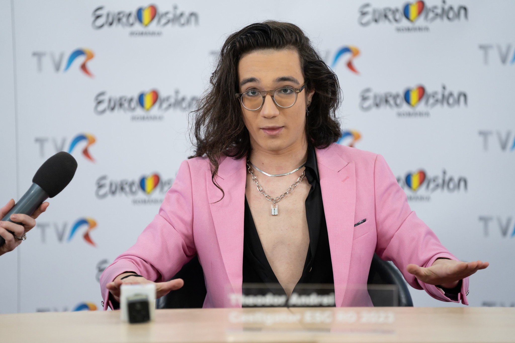 Horia Moculescu critică aparițiile lui Theodor Andrei, reprezentantul României la Eurovision 2023: „Îmi e jenă, l-am văzut îmbrăcat așa”