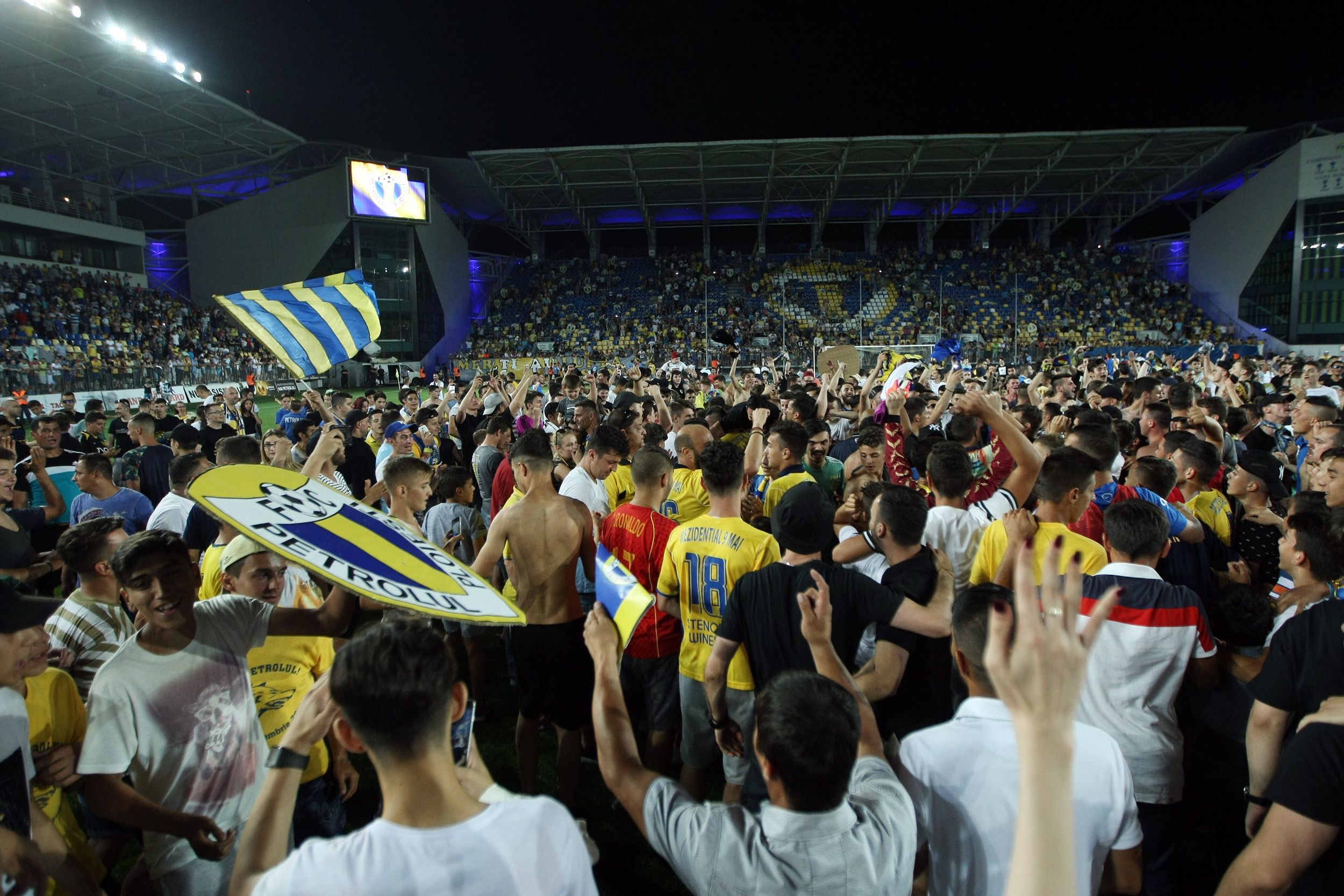 Petrolul Ploiești a promovat în Liga 3. Atmosferă fantastică pe stadionul ”Ilie Oană”. Rezultate | FOTO