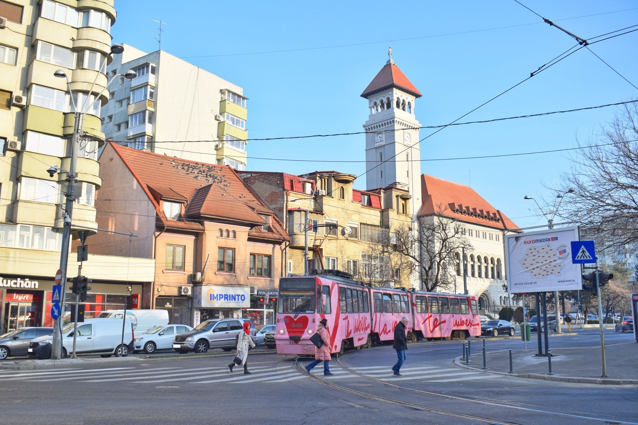 Tramvaiul iubirii circulă în București de Ziua Îndrăgostiților: „Călătorește spre cei care îți fac inima să bată mai tare”