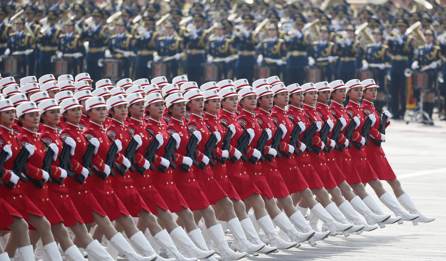 Defilare grandioasă la Beijing. China sărbătorește 70 de ani de comunism, în timp ce la Hong Kong se cere mai multă democrație
