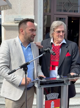 Cum a apărut Florin Piersic la 90 de ani, la Piatra Fest 2026. Imaginile cu marele actor au emoționat publicul