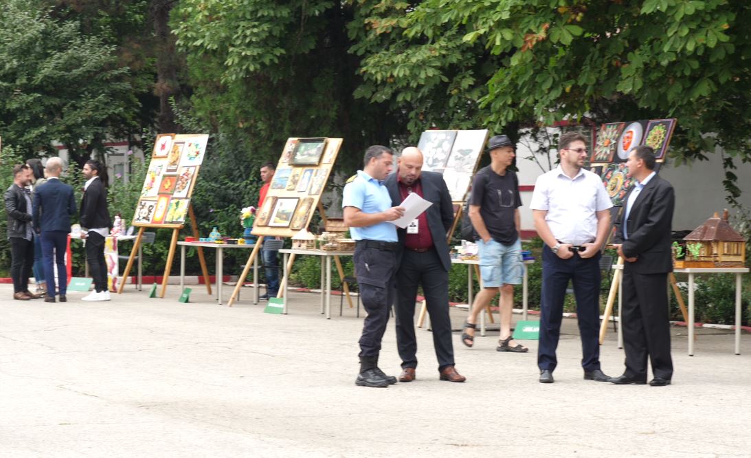 VIDEO / Și deținuții au talent! Cântă, dansează şi pictează în spatele gratiilor