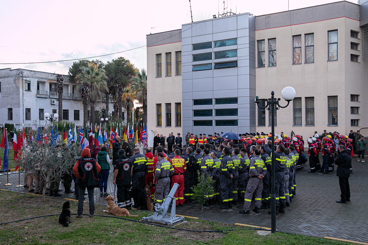 Oameni și câini au muncit împreună în iadul din Albania. Challapa, maidaneza salvată care a devenit salvatoare