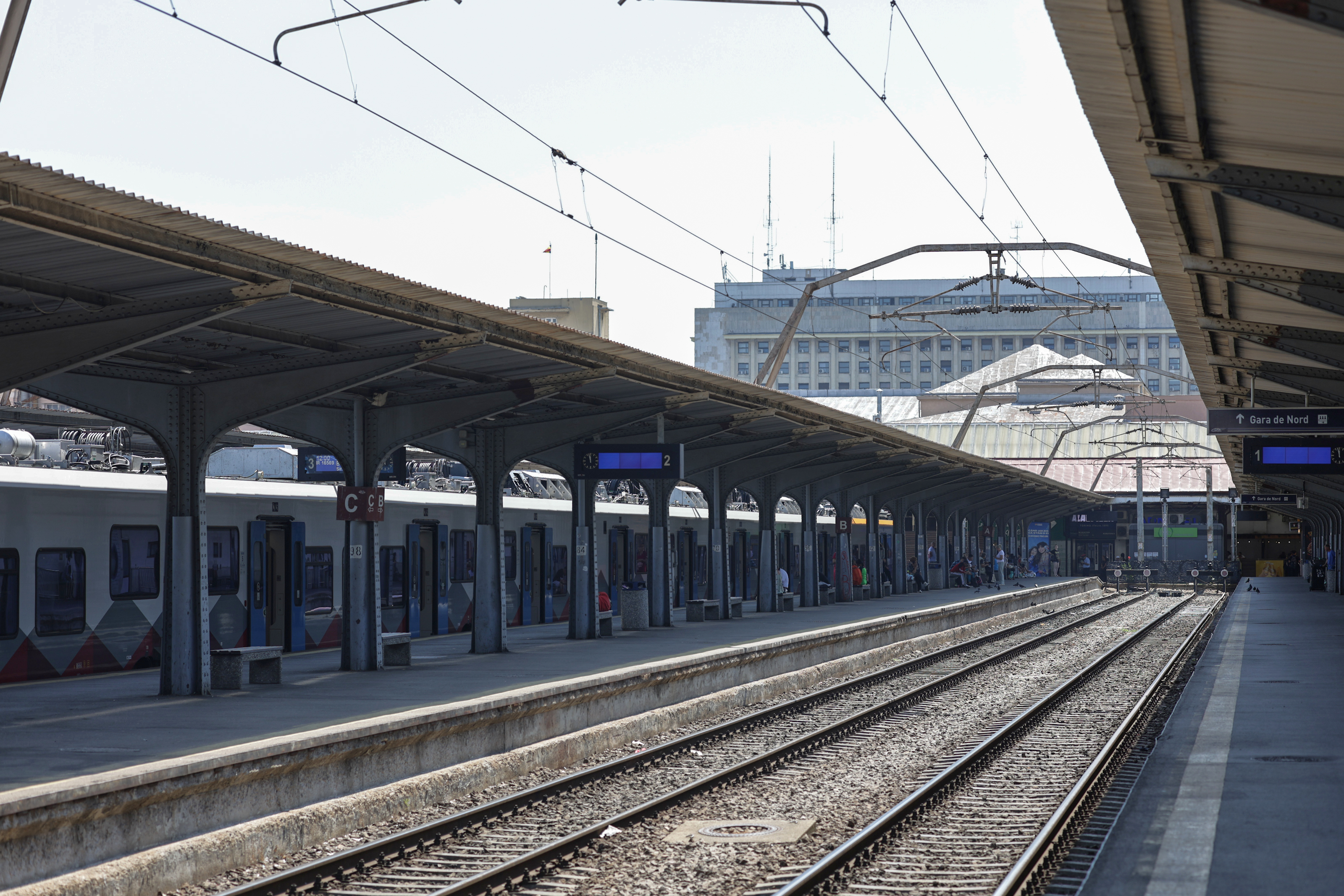 Icoane, merdenele și chiloți. Între istorie și mizerie: ce s-a ales de una dintre cele mai importante clădiri din București