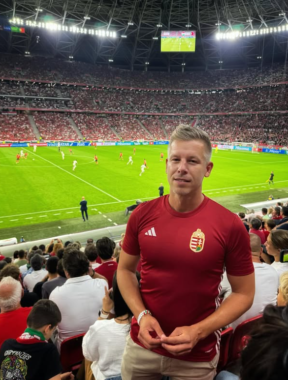 Cum și-a construit Peter Magyar, pas cu pas, imaginea de om de casă, sportiv și mezelar pentru familie cu care l-a bătut pe Viktor Orban
