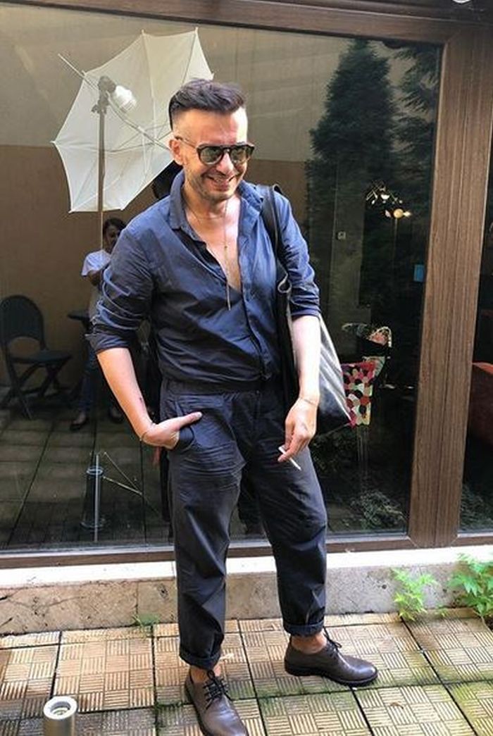 Prezentare de modă in memoriam Răzvan Ciobanu. Părinții regretatului designer au urmărit show-ul din public, cu lacrimi în ochi