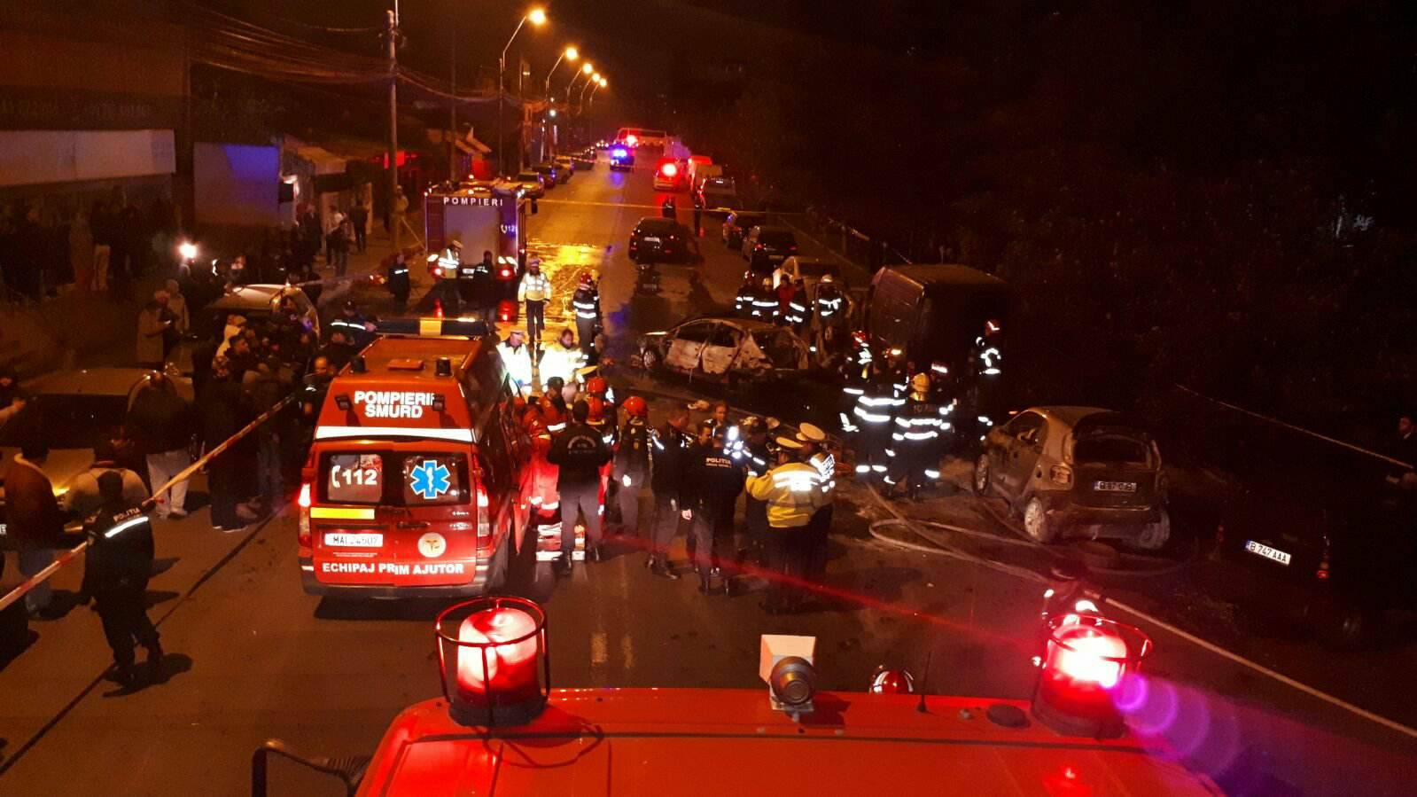FOTO&VIDEO/ Accident cumplit în București. Patru mașini au luat foc, o femeie a murit, o altă persoană are arsuri grave