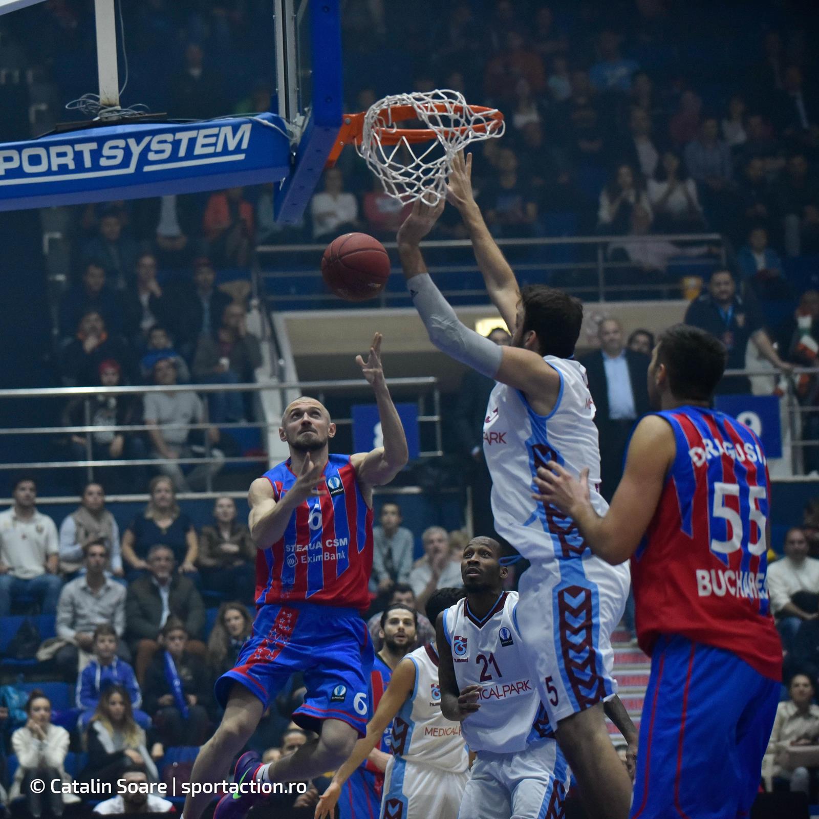 Eurocup: Steaua - Trabzonspor 76-71. ^Galeria boicoteză FCSB-ul, dar a făcut show la baschet