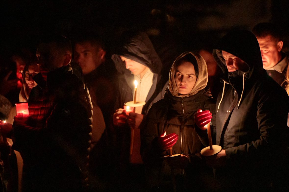 FOTOREPORTAJ. Învierea la Mănăstirea Putna, locul în care mai mulți refugiați ucraineni și-au găsit adăpost în calea războiului