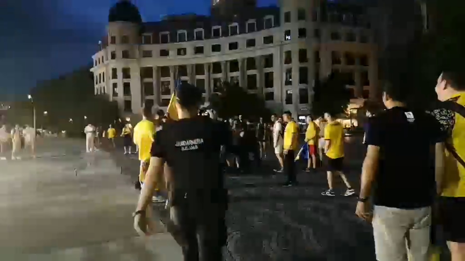 Incidente în Piața Universității, după România-Olanda 0-3. Jandarmii au reținut 3 persoane