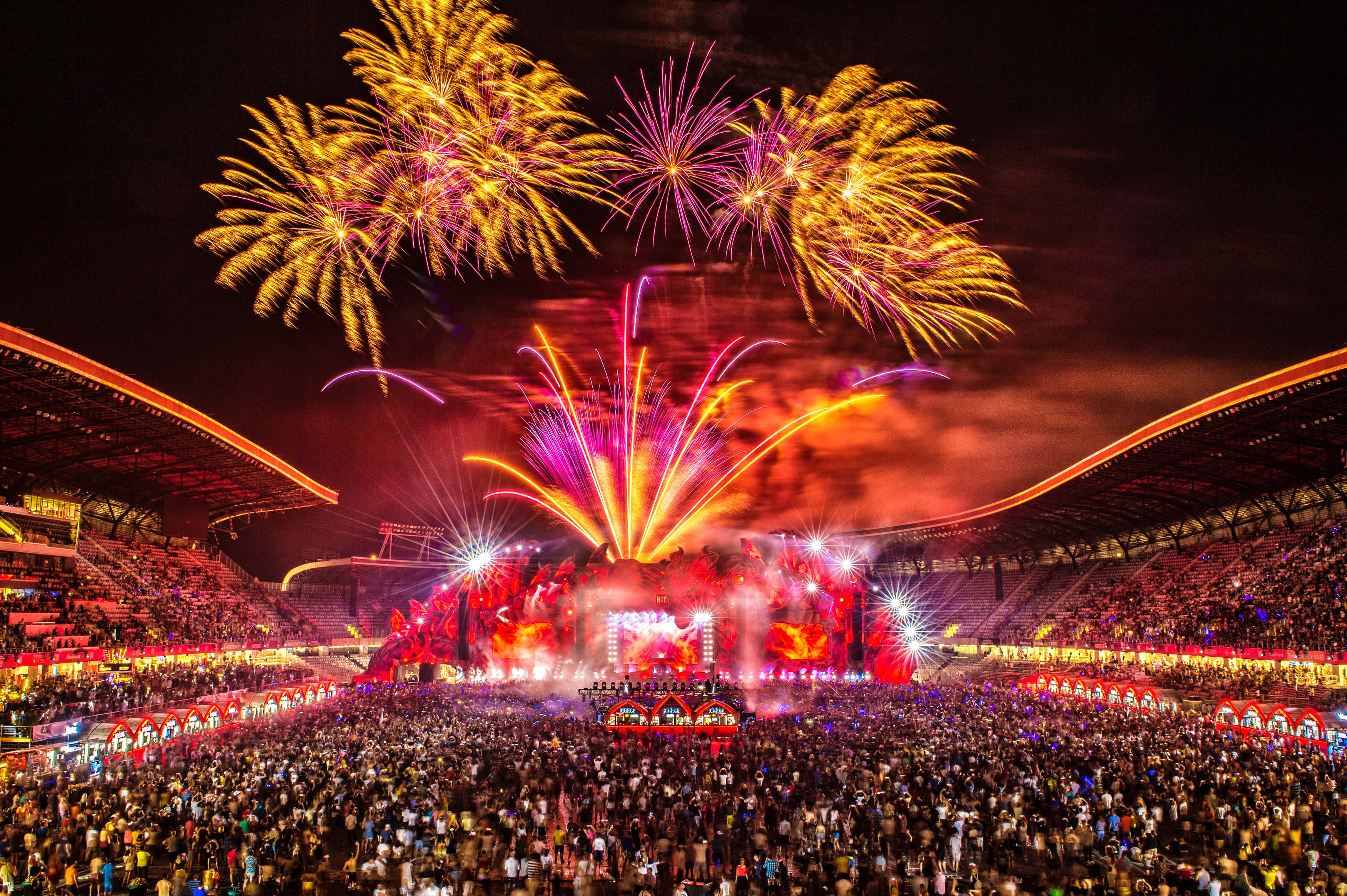 A treia zi la Untold 2017. Armin van Buuren a mixat până când a rămas fără curent
