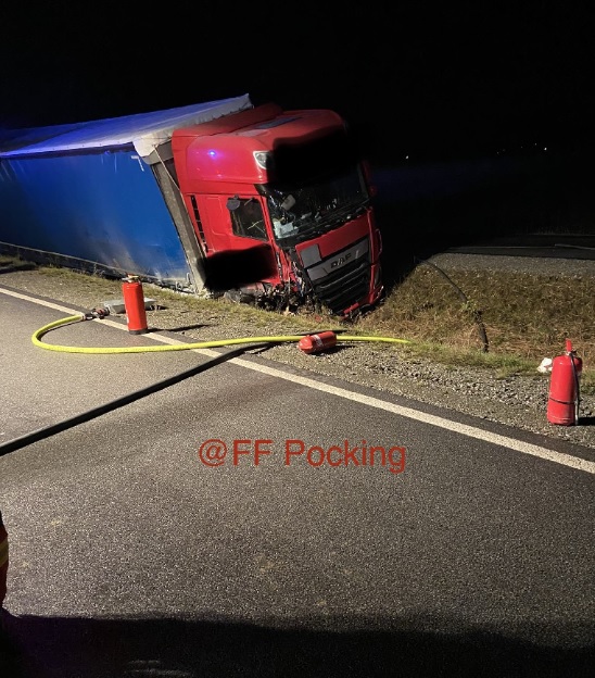 Șoarecii și peștii de acvariu au scăpat cu viață din duba care s-a făcut praf de camionul unui român, în Germania