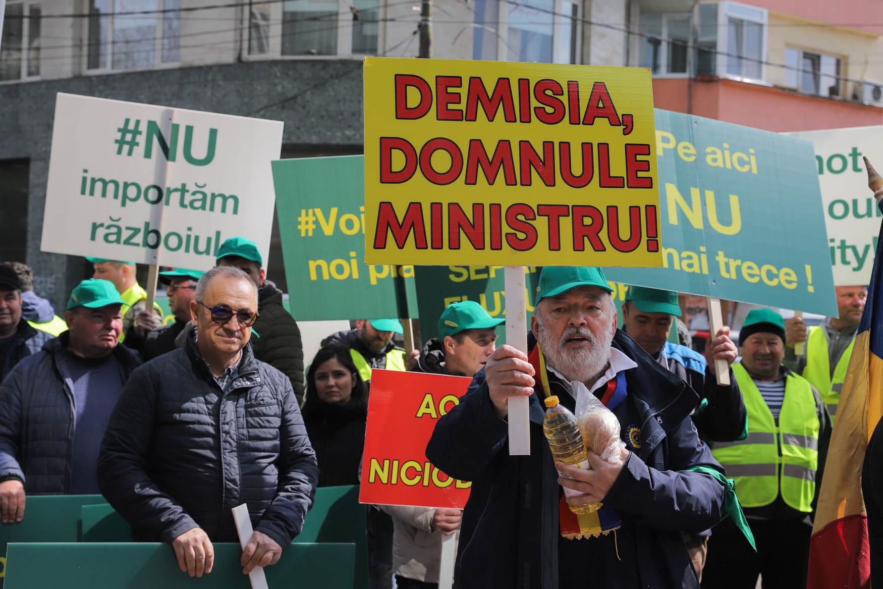 Fermierii români au ieșit cu tractoarele pe străzi. Proteste în urma deciziei UE în scandalul cerealelor din Ucraina