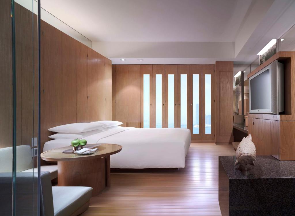 Deplasare de lux în Hong Kong pe banii universității. UNATC trimite trei șefi la un hotel de 5 stele: „O oportunitate strategică”