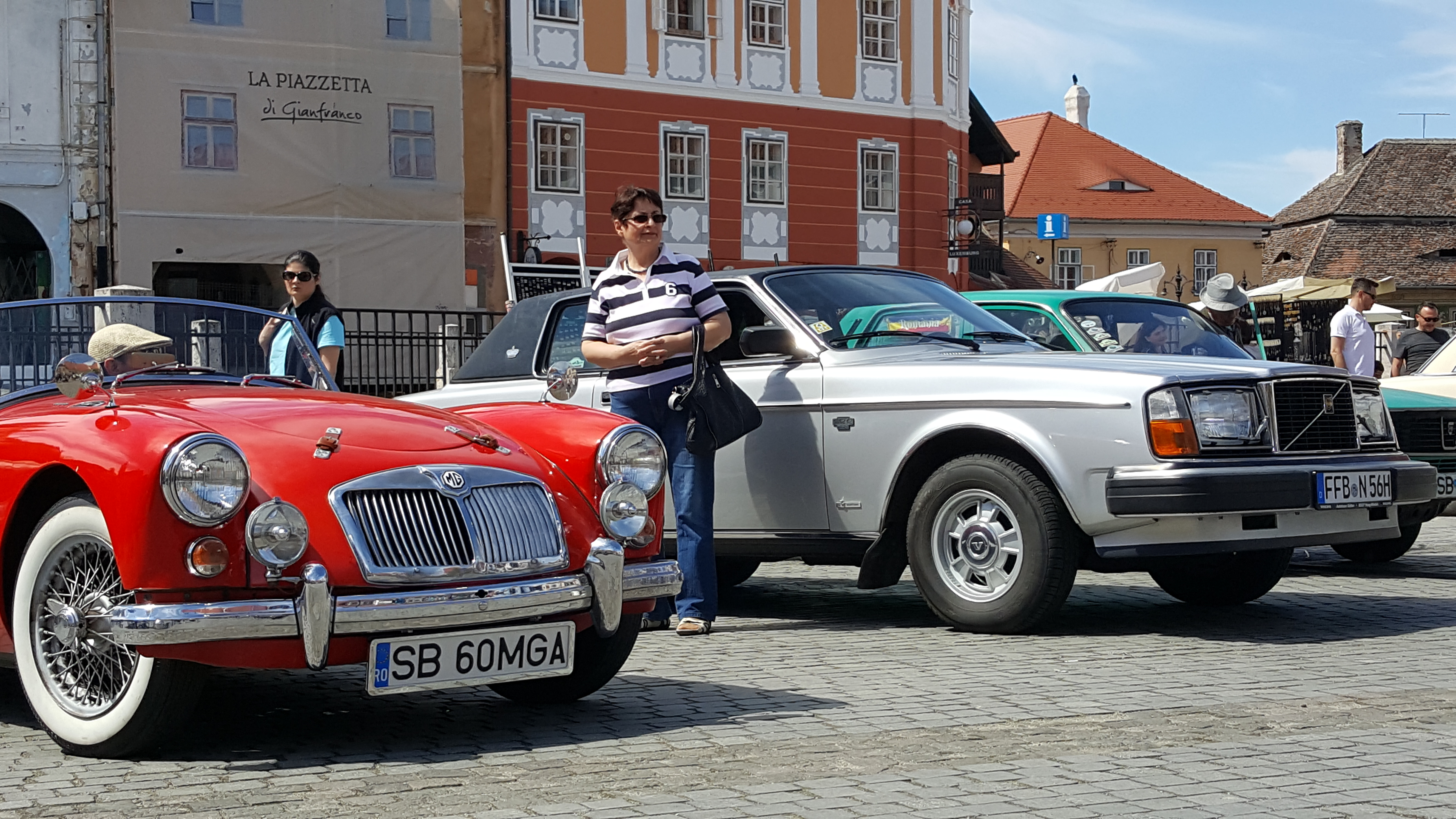 "Retro Parada Primăverii" organizată în zeci de oraşe din ţară! GALERIE FOTO