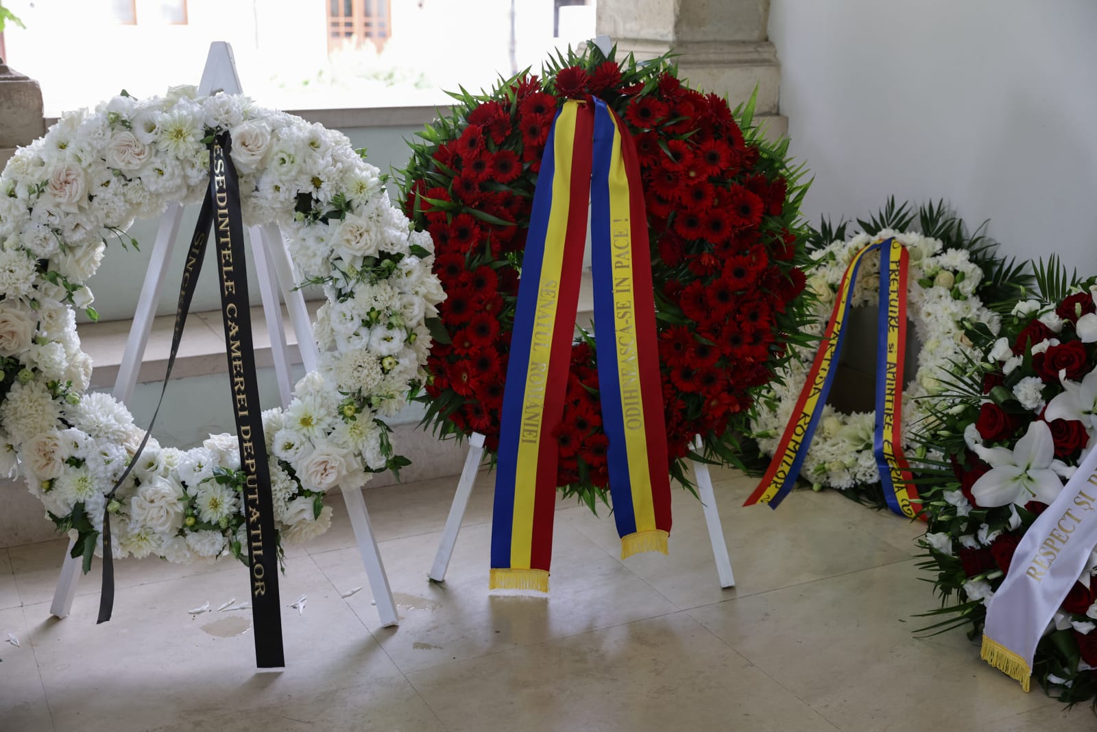 Funeralii de stat pentru Ion Iliescu. Ultimele omagii aduse în fața sicriului fostului președinte, în Sala Unirii, la Palatul Cotroceni