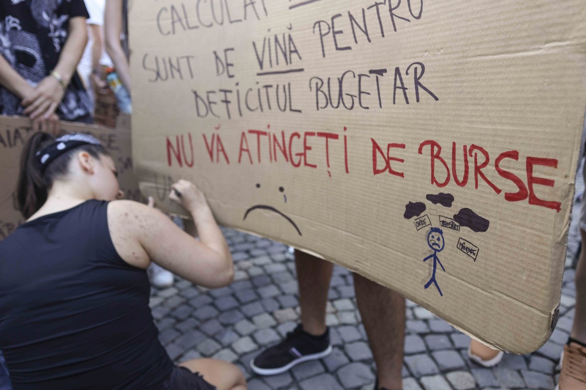 Studenții au protestat din nou în București, după anunțul că bursele vor fi tăiate de Guvernul Bolojan: „Nu din burse faceți averi”