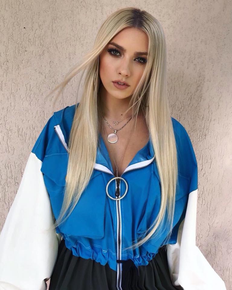 Jo revine pe scena X Factor 2025, la 14 ani de când a fost concurentă, pentru a-și susține prietena cea mai bună. Detalii din culise