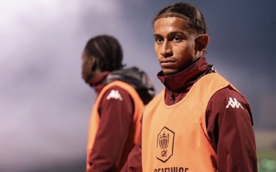 Mentőhelikopterrel szállítottak kórházba egy francia focistát a svájci diszkótűz után