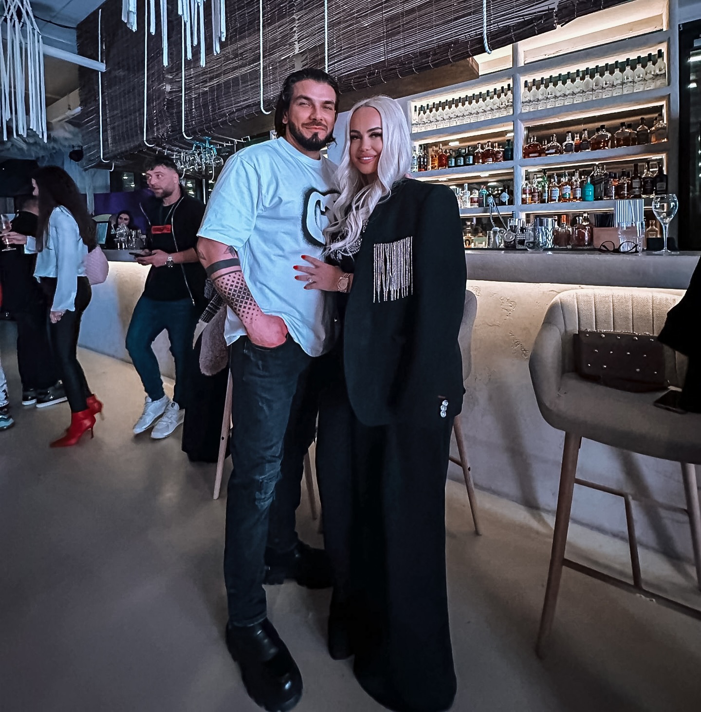 Imagini cu Anda Adam în rochie de mireasă. Artista a schimbat mai multe ținute