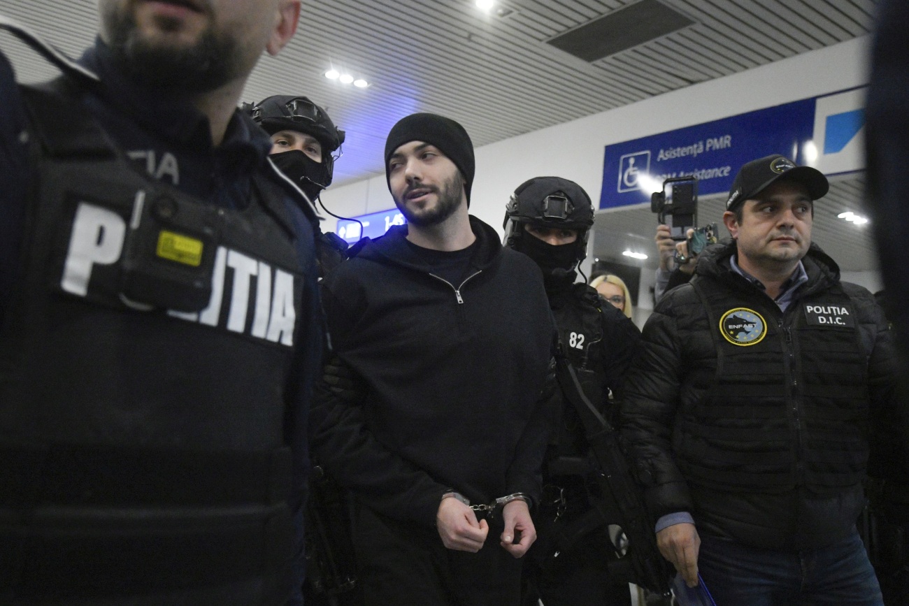 Horațiu Potra a fost adus în România după 9 luni sub escorta Poliției. Este acuzat de tentativă de lovitură de stat alături de Călin Georgescu