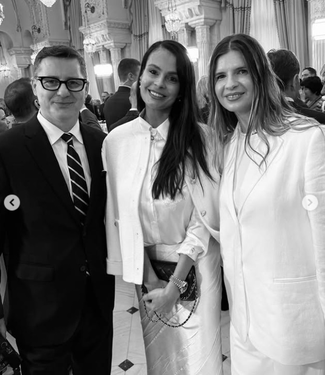 Imagini cu vedetele la învestirea lui Nicușor Dan. Delia, Andreea Raicu și Anca Serea nu au ratat ocazia de a face poză cu noul președinte al României