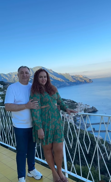 Dovada că Vali Vijelie a fost iertat de soție după ce a fost surprins alături de altă femeie. Cum a împăcat-o pe Carmen Rusu