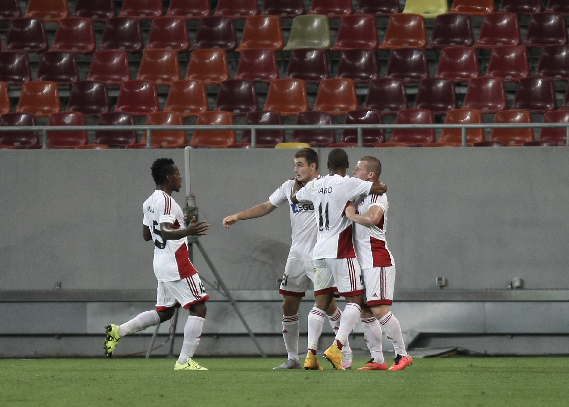 Liga Campionilor, turul II preliminar: Steaua - Trencin 2-3!!!! TrenCHIN!!!! Calificare jenantă a campioanei României! Mai întâi, Jairo l-a făcut franjuri la Papp, apoi Muniru și Tade au echilibrat situația pe tabelă. Pe final, Wesley i-a apropiat pe slovaci la un gol de calificare, iar Bero a avut șansa unui 4-2 halucinant! Rădoi continuă seria execuțiilor! După Tamaș, Țucudean și Luchin, l-a dat afară și pe Iancu / LIVE BLOG&GALERIE FOTO