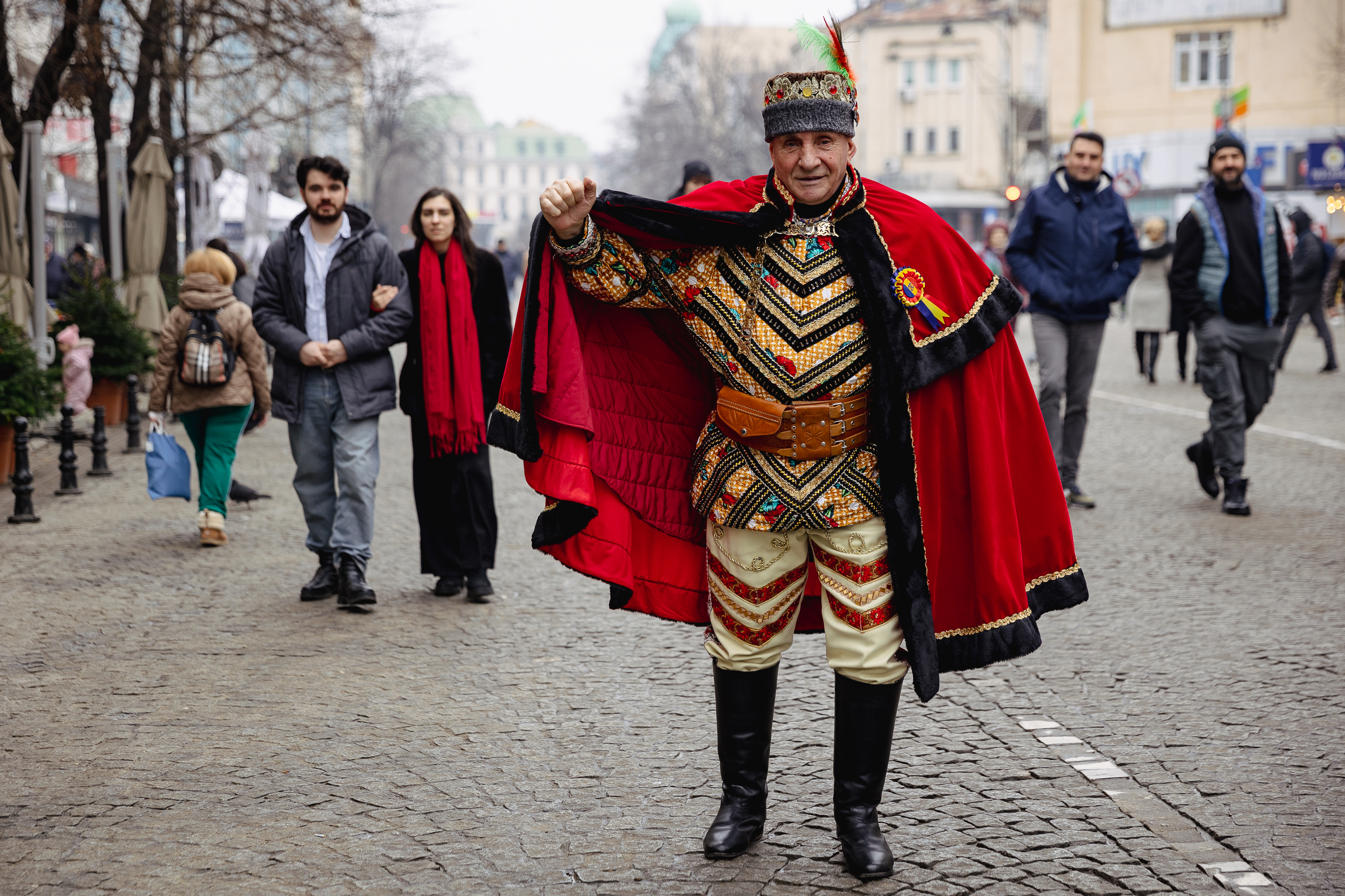 Ziua Unirii în imagini la Iași: câteva mii de oameni s-au bucurat de „sârba moldovenilor” și au fluierat puținii politicieni prezenți | Fotoreportaj